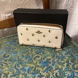 Coach Apple Wallet very good condition
